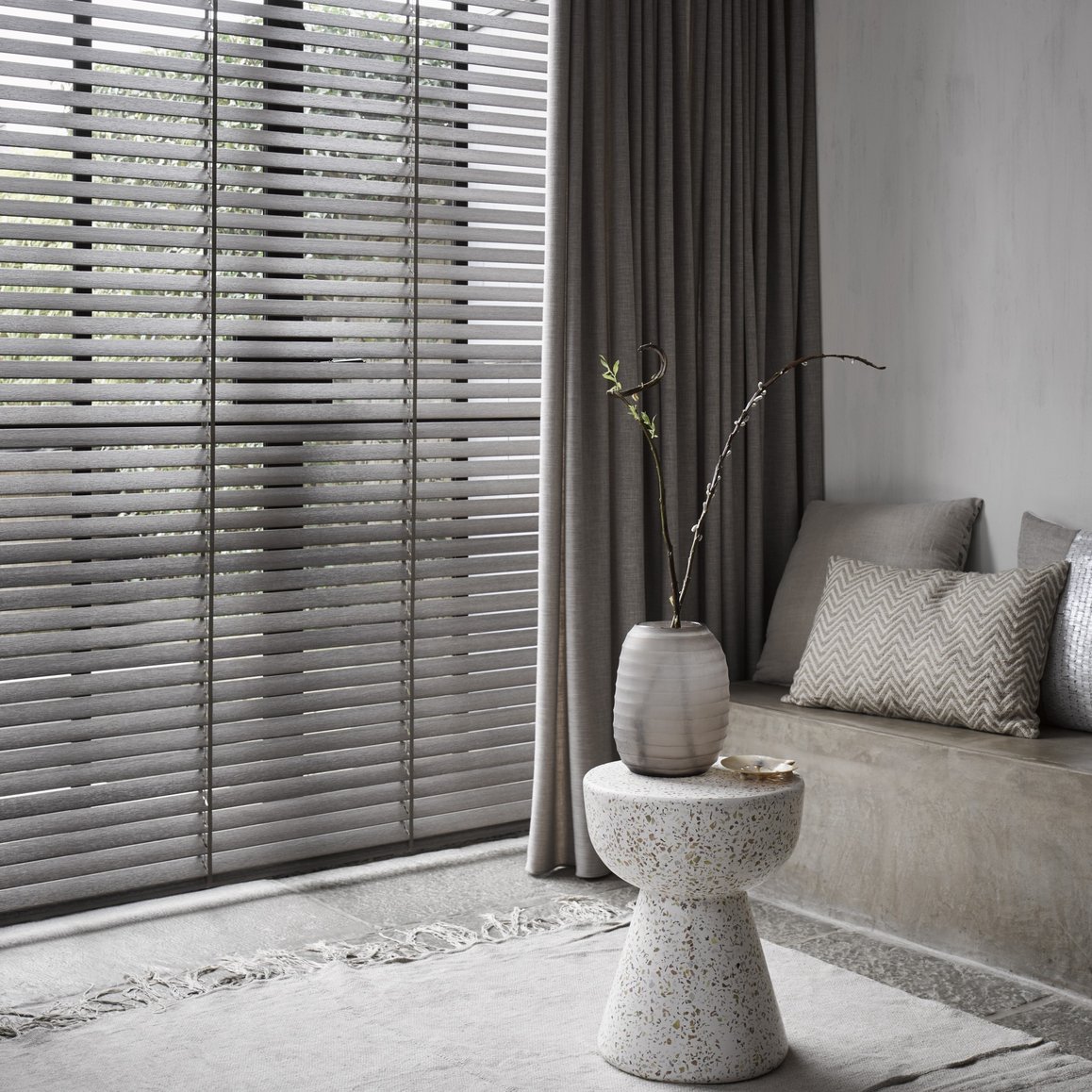 Natuurlijk wonen met houten raamdecoratie