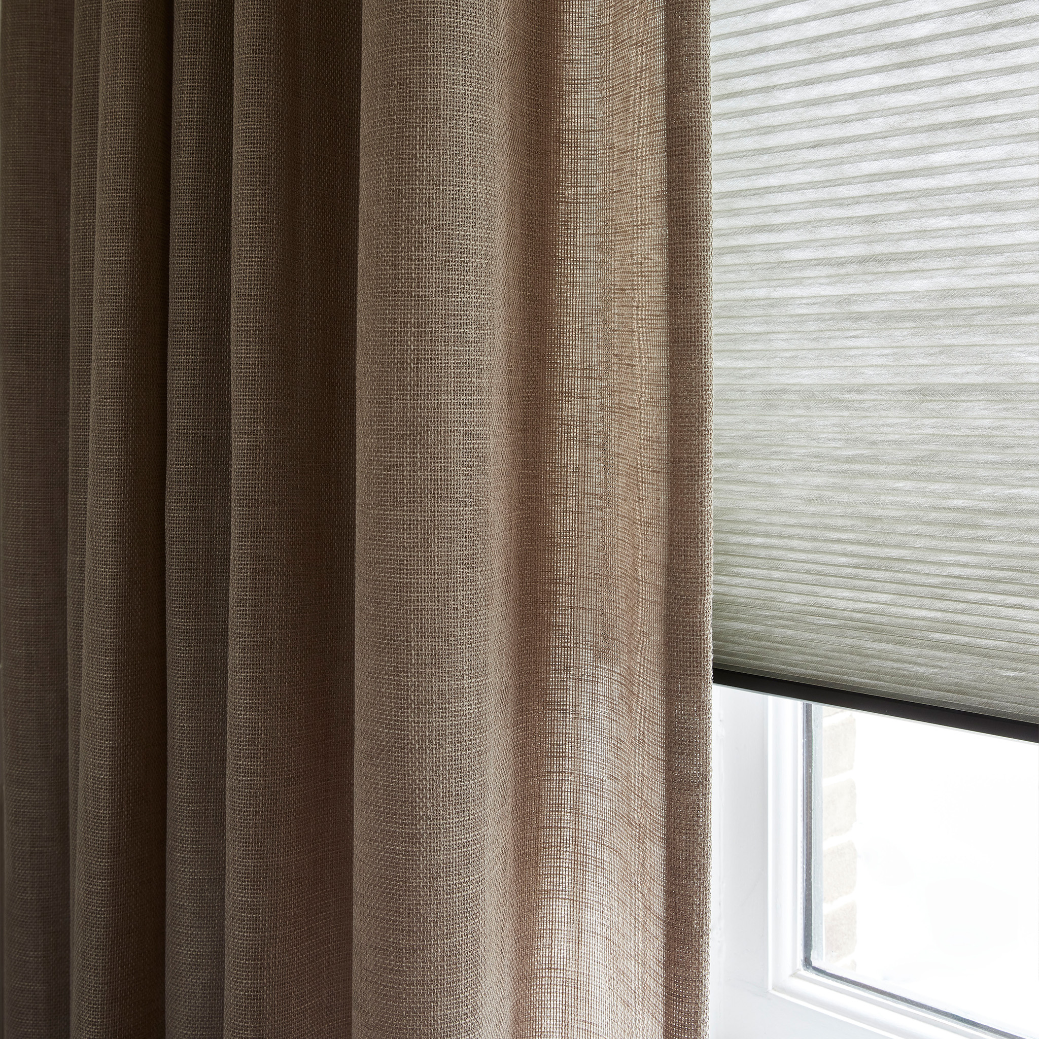 Zo maak je jouw interieur winterproof met warme raamdecoratie