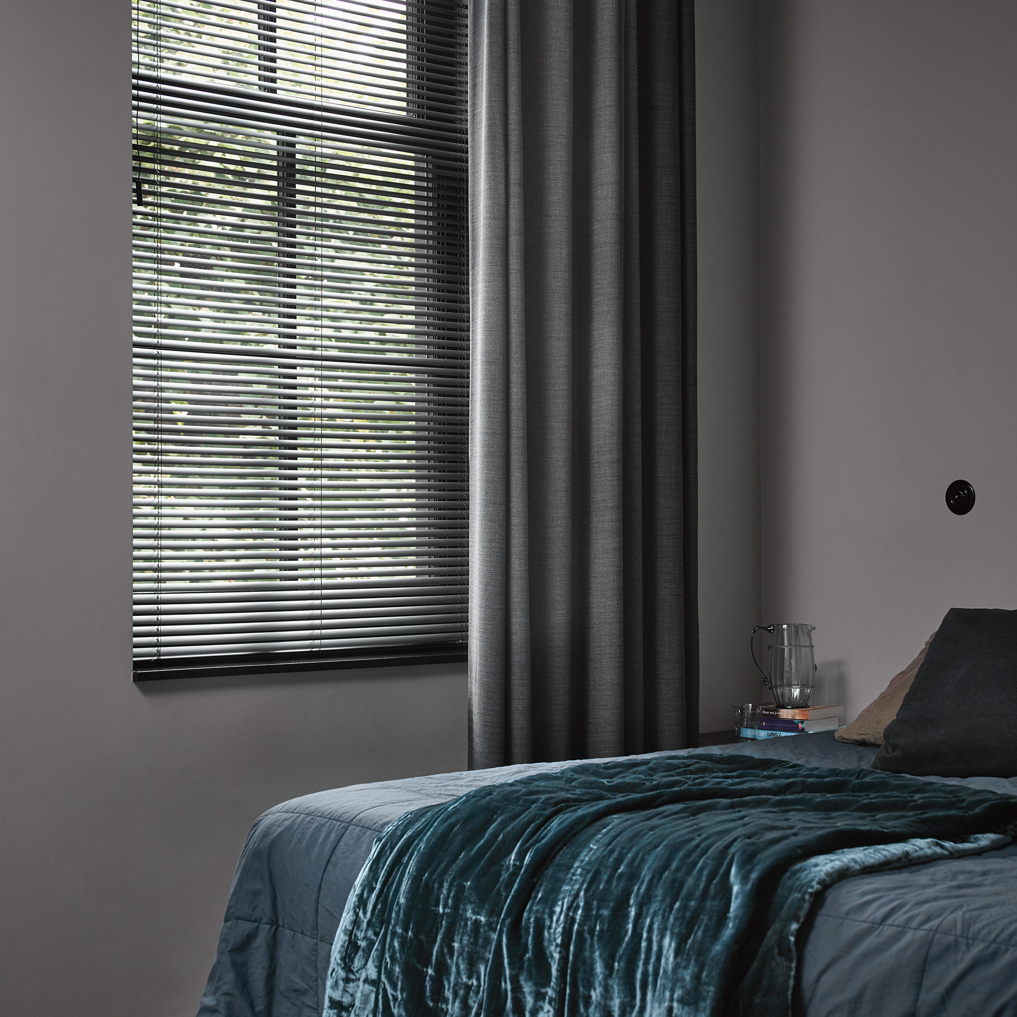 Verduisterend of lichtdoorlatend: kies de juiste raamdecoratie voor jouw slaapkamer
