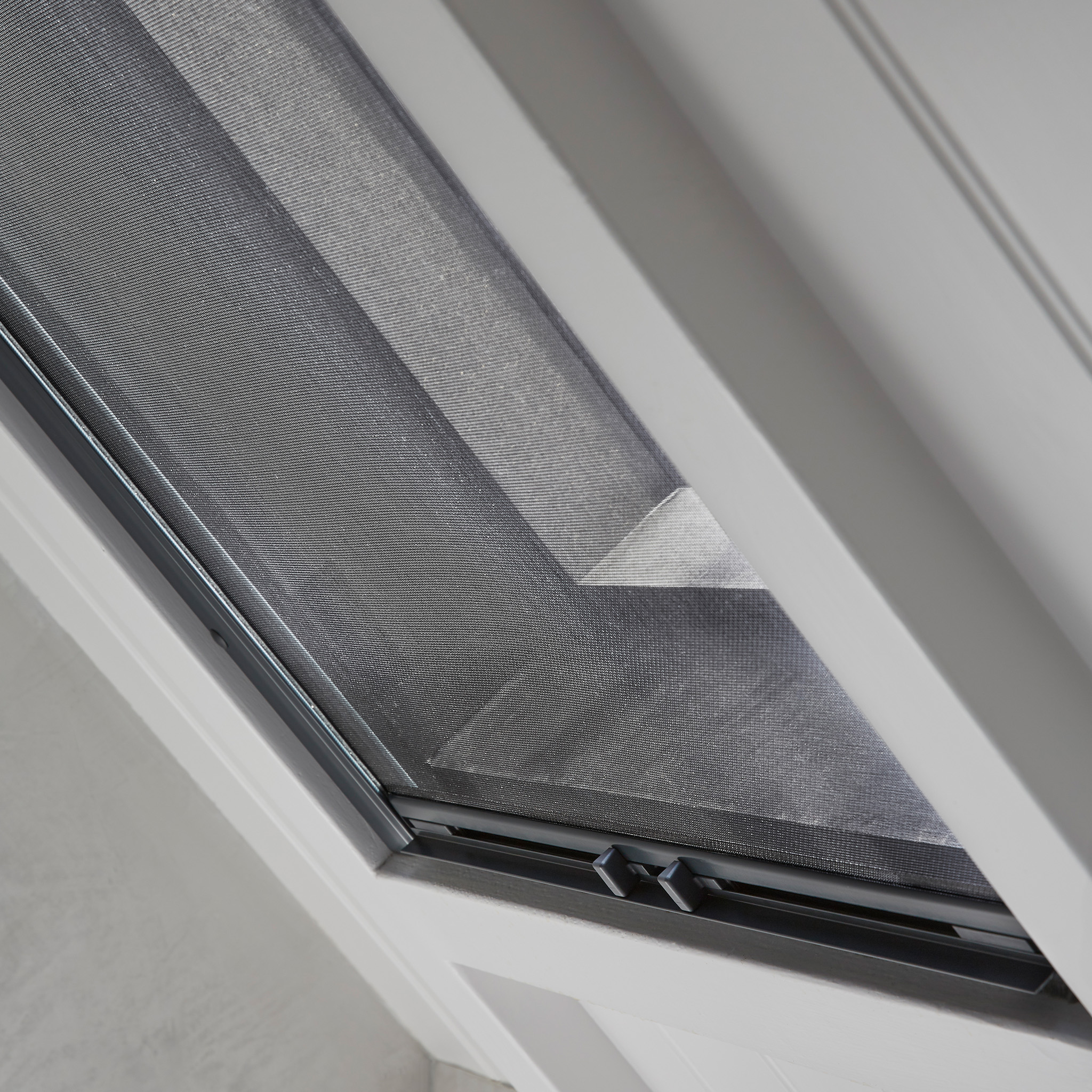 Raamdecoratie voor dakramen: slim geregeld, mooi afgewerkt